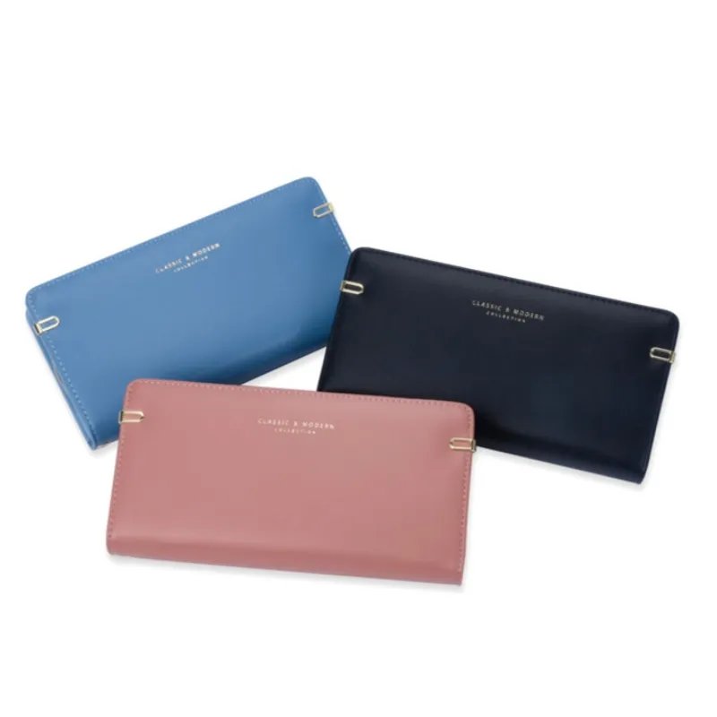 Çok sayıda kart yuvası olan büyük cüzdan